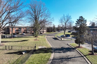 Auburn Place in Greenwood, IN - Foto de edificio - Building Photo