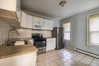 383 Myrtle Ave in Bridgeport, CT - Building Photo - Building Photo