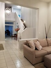 8100 E Camelback Rd in Scottsdale, AZ - Foto de edificio - Building Photo