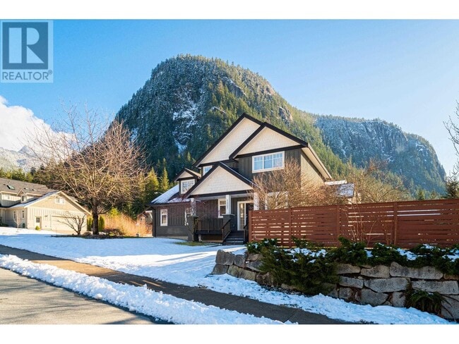 1007 Balsam Pl