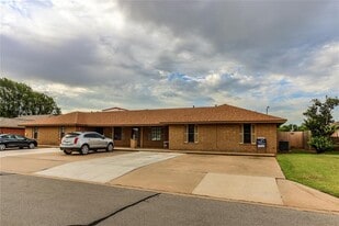 1321 Plains Ave in Weatherford, OK - Building Photo