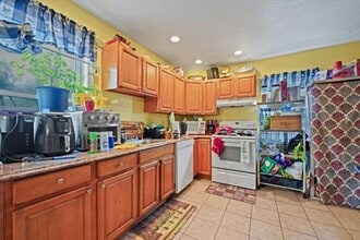 39 Shawmut Ave, Unit 2 in New Bedford, MA - Building Photo - Building Photo