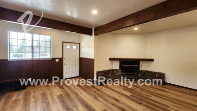 6078 Spruce St in Wrightwood, CA - Foto de edificio - Building Photo
