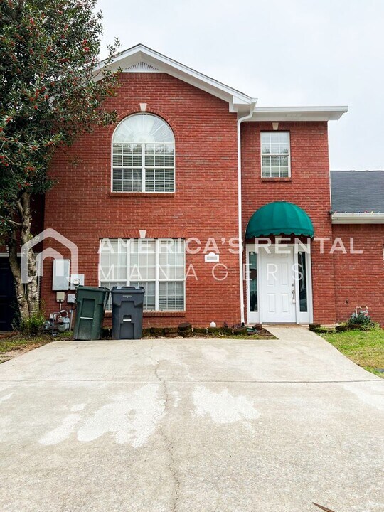 446 Cambrian Ridge Trail in Pelham, AL - Building Photo