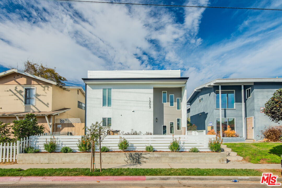 1303 Beryl St in Redondo Beach, CA - Foto de edificio