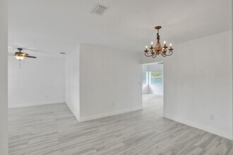 5721 SW 11th St in West Miami, FL - Building Photo - Building Photo