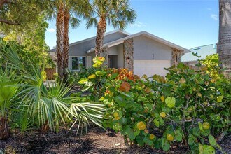 570 100th Ave N in Naples, FL - Building Photo - Building Photo