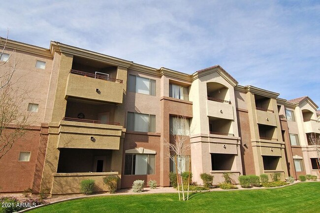 18416 Cave Creek Road, Unit 3017 in Phoenix, AZ - Foto de edificio - Building Photo