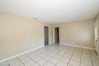 6430 Lucente Dr in Jacksonville, FL - Building Photo - Building Photo