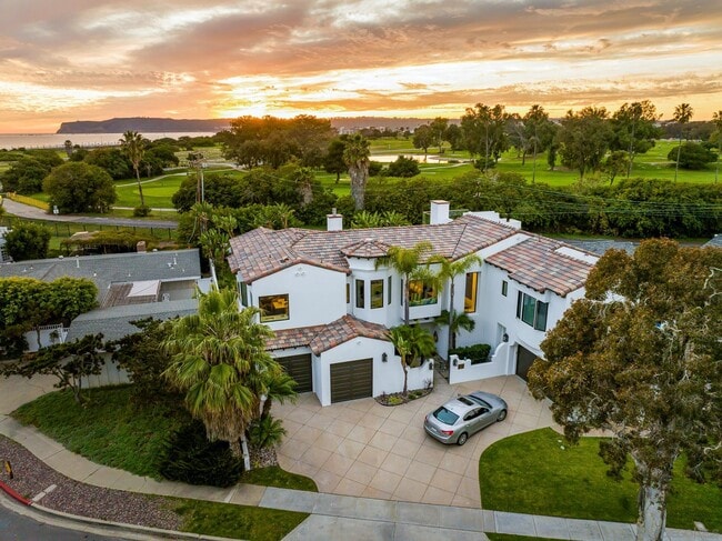 1070 Coronado Ave in Coronado, CA - Foto de edificio - Building Photo
