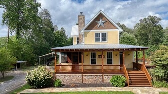 2482 Old Hwy 64 W in Hayesville, NC - Building Photo