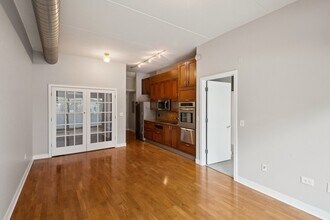 650 W Wayman St in Chicago, IL - Foto de edificio - Building Photo