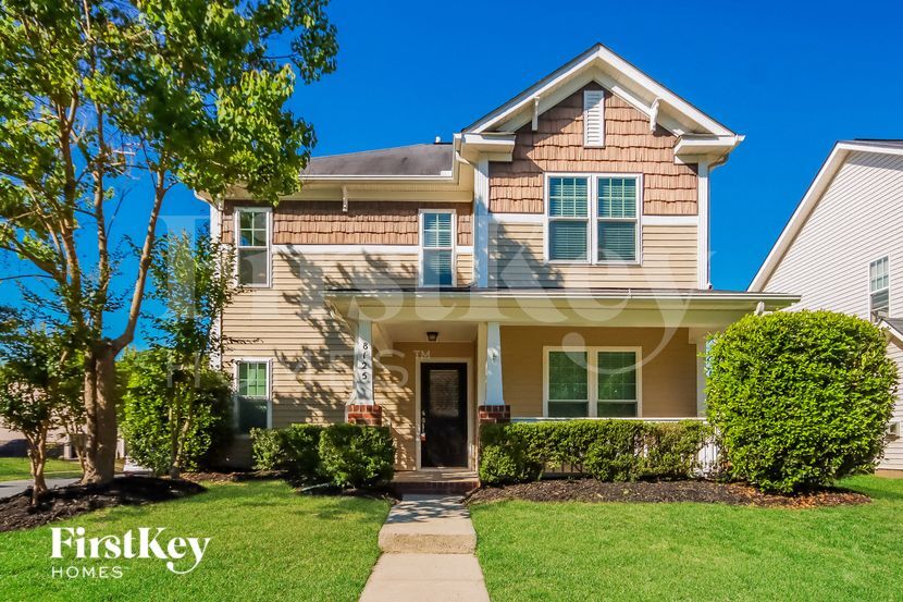 8125 Rolling Meadows Ln in Huntersville, NC - Foto de edificio