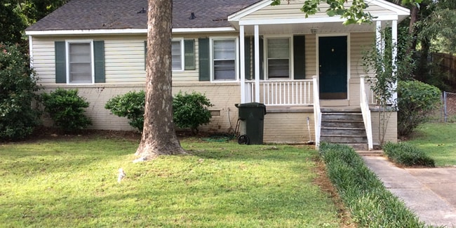 property at 1009 E Magnolia Ave