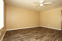 Broadway Park in Tempe, AZ - Building Photo - Interior Photo