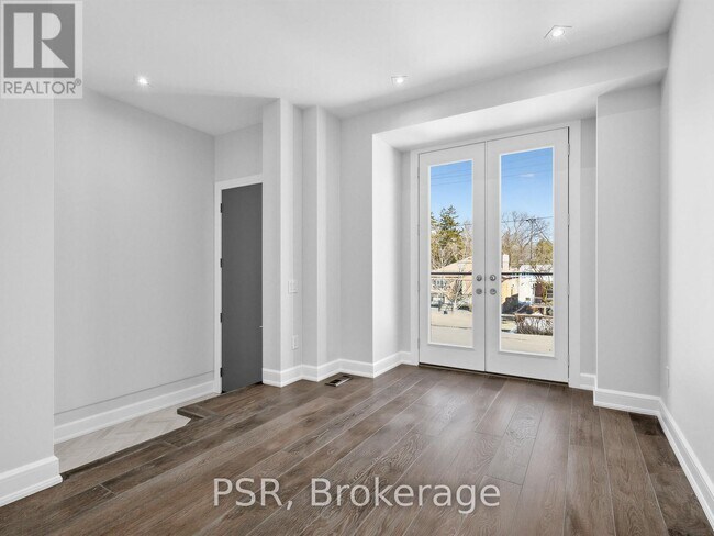 520 McRoberts Ave in Toronto, ON - Building Photo - Building Photo