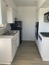 2290 S Palm Canyon Dr in Palm Springs, CA - Building Photo - Building Photo