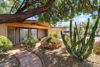 5838 E Cochise Rd in Paradise Valley, AZ - Building Photo - Building Photo