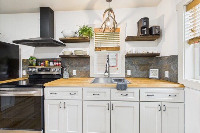 309 W Farewell St in Lewistown, MT - Building Photo - Building Photo