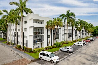 The Luxe at Boca in Boca Raton, FL - Building Photo - Building Photo