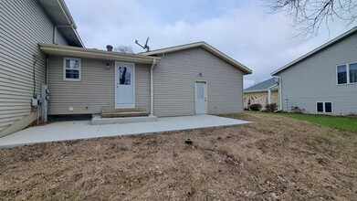 728-730 Timber Line Trail in Hartford, WI - Building Photo - Building Photo
