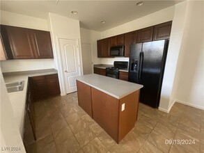 8996 Partridge Hill St in Las Vegas, NV - Building Photo - Building Photo