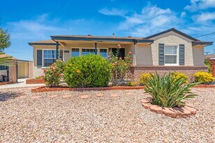 6562 Eldridge St in San Diego, CA - Building Photo