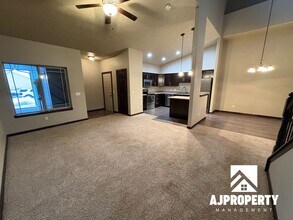 9402 W Broek Dr in Sioux Falls, SD - Building Photo - Building Photo