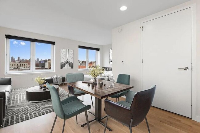 31-57-57 31st St in Queens, NY - Building Photo - Building Photo