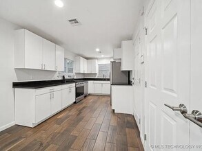 1638 E 55th Pl in Tulsa, OK - Building Photo - Building Photo