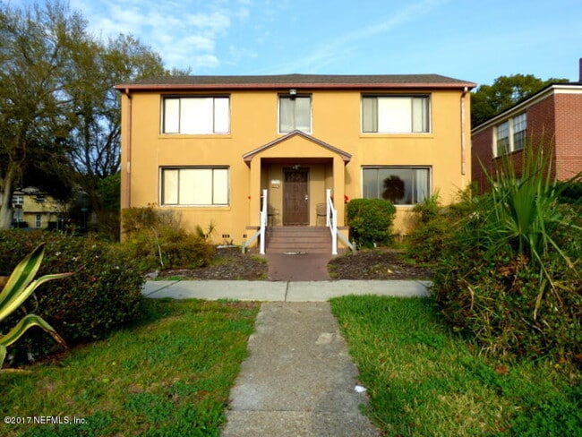 property at 1733 River Rd