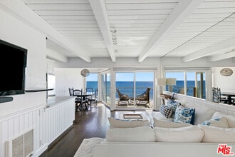 11856 S Beach Club Way in Malibu, CA - Building Photo - Building Photo