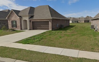 120 Sugar Crest Dr in Youngsville, LA - Building Photo - Building Photo