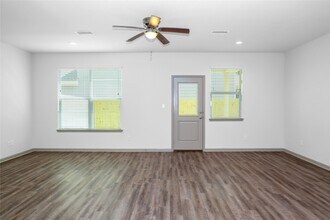 2702 Appian Wy in New Caney, TX - Building Photo - Building Photo