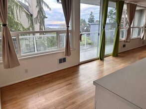 2012 Thorndyke Ave W in Seattle, WA - Building Photo - Building Photo