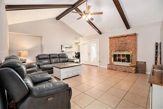 1027 Sycamore St in La Marque, TX - Building Photo - Building Photo