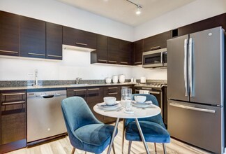 864 W Blackhawk St in Chicago, IL - Foto de edificio - Building Photo