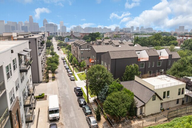 The Flats - 4001 in Dallas, TX - Building Photo - Building Photo