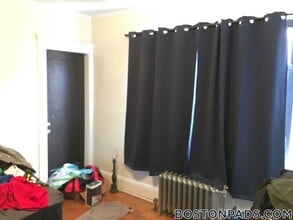 349 Pleasant St, Unit B1-3 in Malden, MA - Foto de edificio - Building Photo