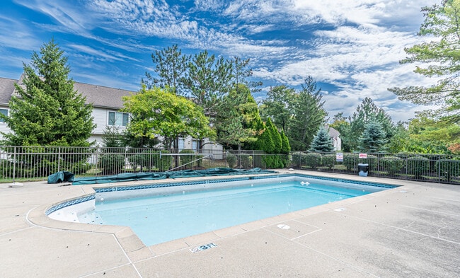 539 Cloverfield Ln, Unit 207 in Fort Wright, KY - Building Photo - Building Photo