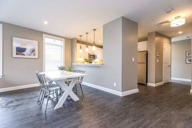 4945 Washington St in Boston, MA - Building Photo - Building Photo