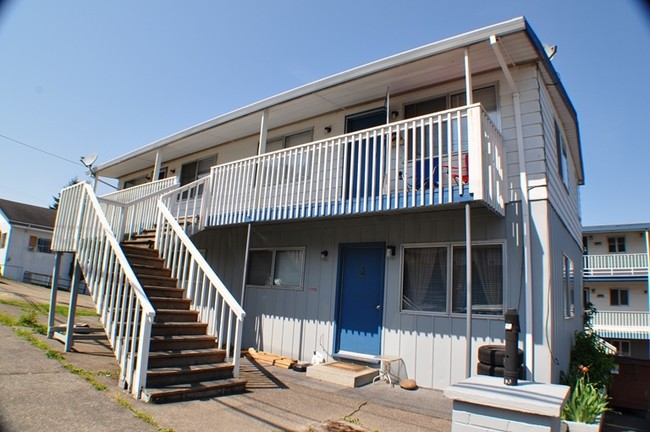 Vance Terrace Apartments in Rainier, OR - Building Photo - Building Photo