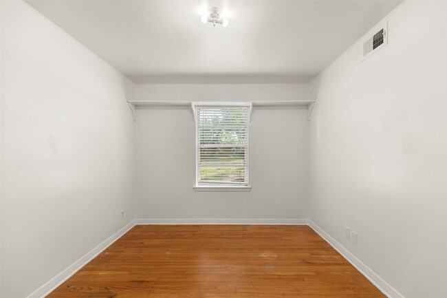 property at 2015 Wycliffe Dr