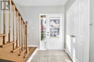 93 Georgian Dr in Oakville, ON - Building Photo - Building Photo