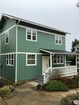 648 NW Coast St in Newport, OR - Building Photo