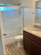 1009 Nimrod Ct, Unit A in Bakersfield, CA - Building Photo - Building Photo