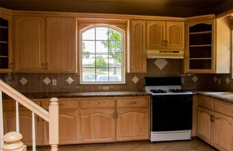 1513 Scarborough Ln in Pasadena, TX - Building Photo - Building Photo