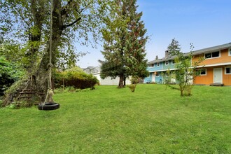 37953 Westway Av in Squamish, BC - Building Photo - Building Photo