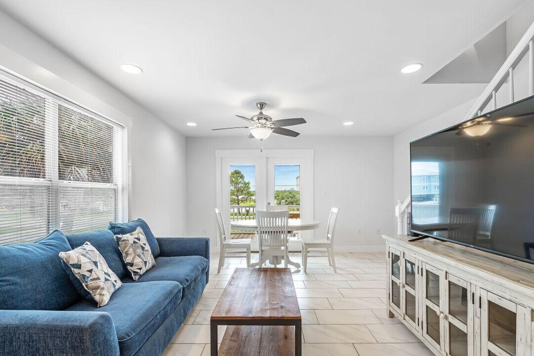 1437 W Lagoon Ave in Gulf Shores, AL - Building Photo