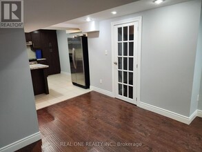 107 Golden Orchard Rd in Vaughan, ON - Building Photo - Building Photo